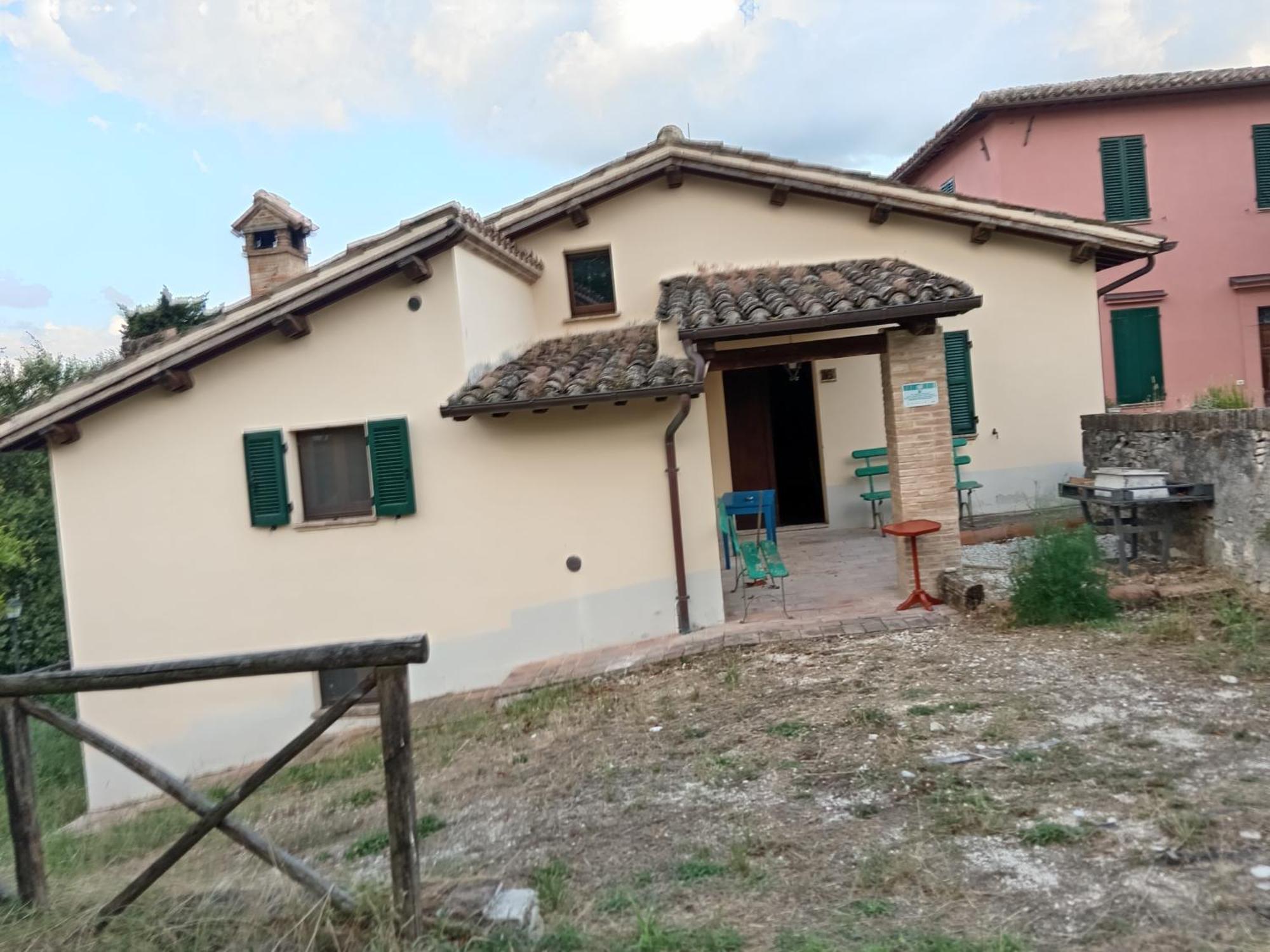Villa Claudi Camerino Bagian luar foto